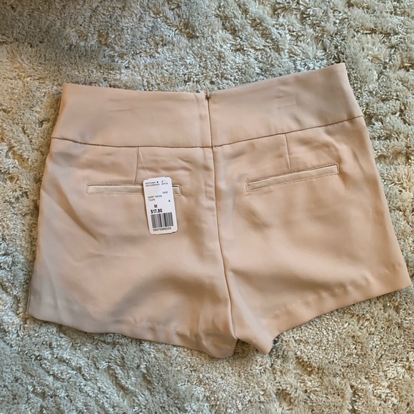 NWT Forever 21 Taupe Woven Shorts - Picture 2 of 6